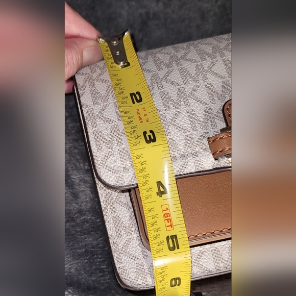 New With Tags .Michael Kors Beige and Brown Crossbody Bag - Picture 4 of 5